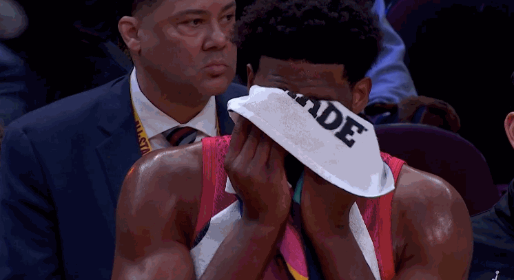 转折点尼斯更衣室发声,全明星赛今夜攻防权衡,气氛紧张,资深球员宣示担当 转折点尼斯更衣室发声,全明星赛今夜攻防权衡,气氛紧张,资深球员宣示担当